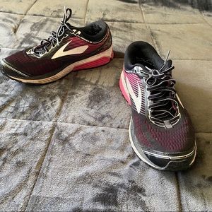Brooks Ghose 10 women running shoe size 12